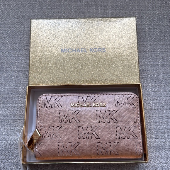 Beautiful leather Michael Kors Jet Set zip wallet, NWT! - Picture 4 of 5